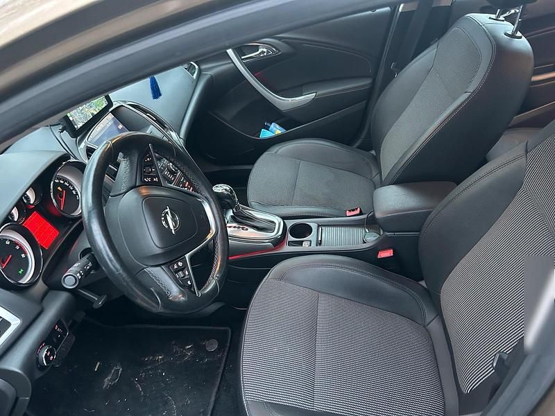 Gebraucht Opel Astra 140 PS (102 kW) 2012 Gold Limousine