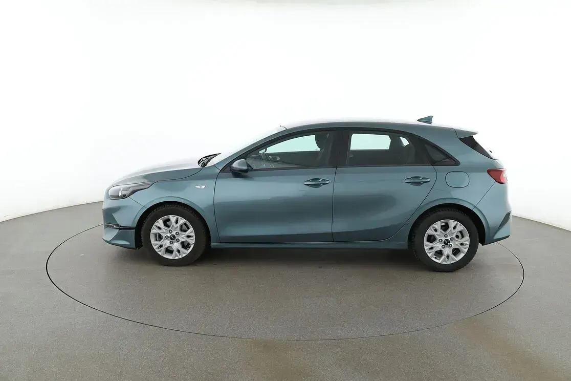Usado Kia Ceed Edition 7 2023 Gris Utilitario
