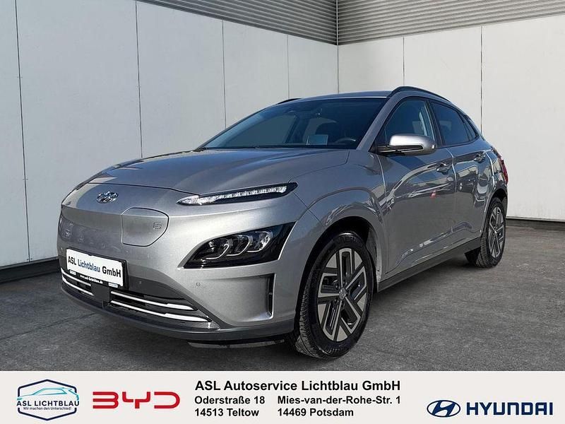 Shimmering silver Gebraucht 2022 Hyundai Kona Trend SUV | 20.990 € (Teuer) - Bild 1/4
