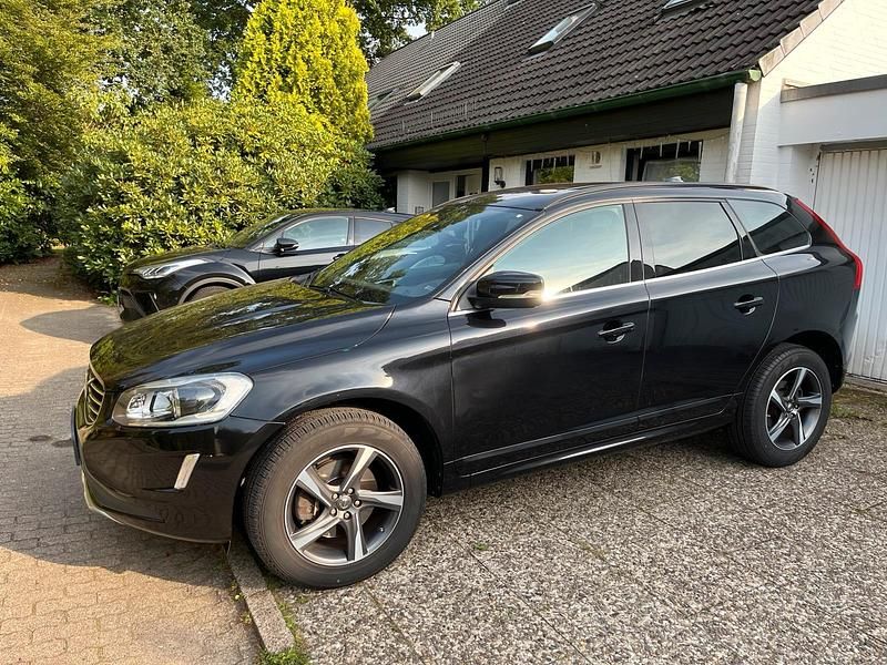 Schwarz Gebraucht 2014 Volvo XC60 Momentum SUV | 18.900 € (Fairer Preis) - Bild 1/4