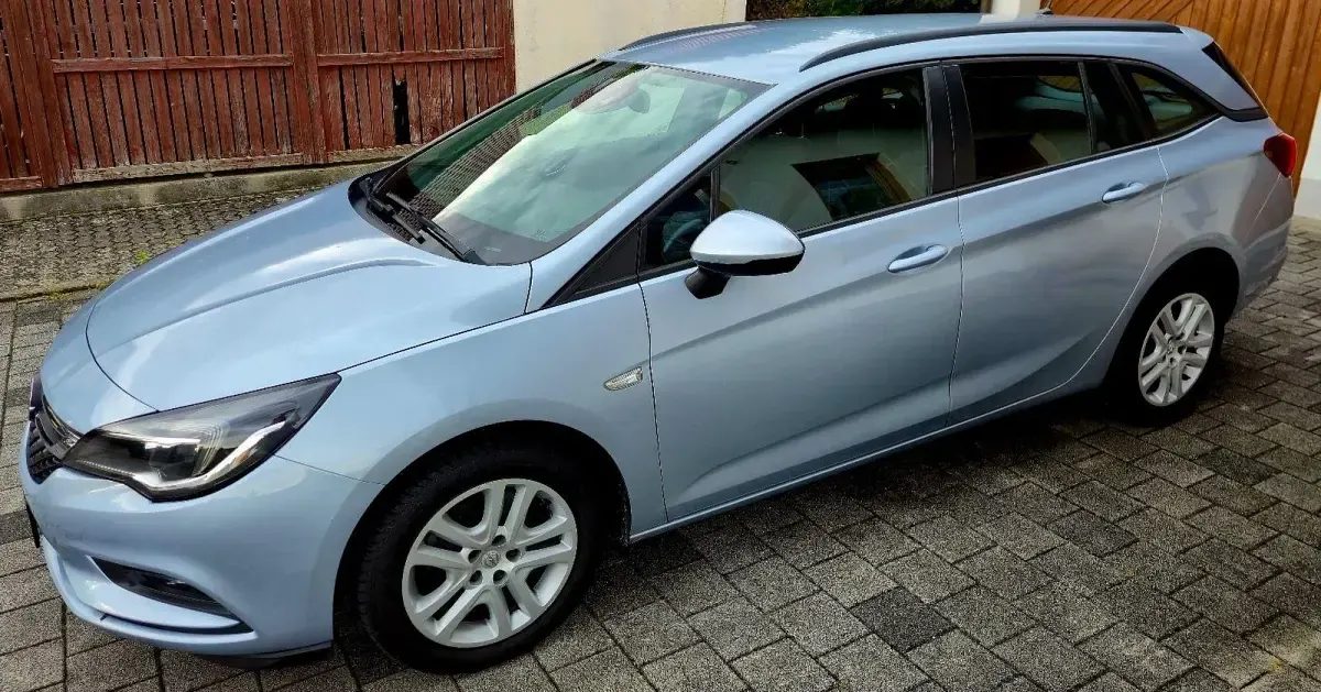 Gebraucht Opel Astra 105 PS (77 kW) 2019 Blau Kombi