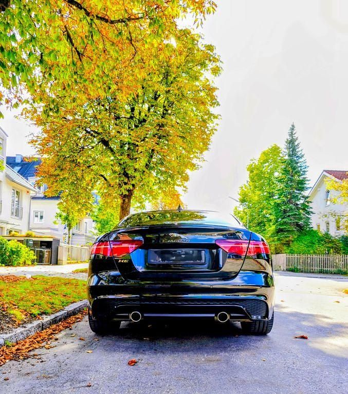 Gebraucht Jaguar XE R-Dynamic 250 PS (183 kW) 2019 Schwarz Limousine