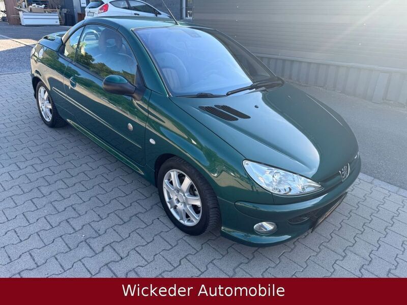 Grün Gebraucht 2003 Peugeot 206 CC Roland Garros Cabrio | 2.790 € (Etwas zu teuer) - Bild 1/4