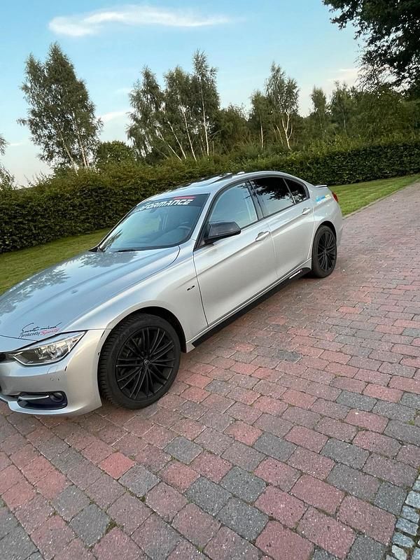 Grau Gebraucht 2014 BMW 320 Sport Line Limousine | 13.999 € (Fairer Preis) - Bild 1/4