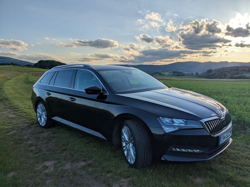 Schwarz Gebraucht 2019 Skoda Superb Ambition Kombi | 18.000 € (Fairer Preis) - Bild 1/4