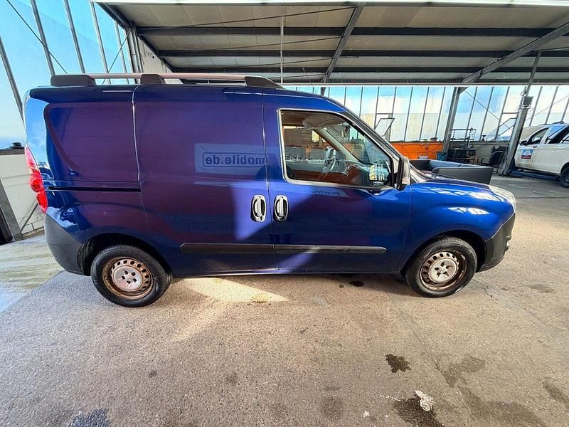 Second-hand Opel Combo 90 CP (66 kW) 2015 Albastru Monovolum