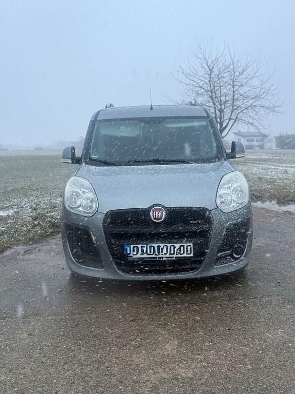 Gebraucht Fiat Doblò 105 PS (77 kW) 2011 Grau Van / Kleinbus