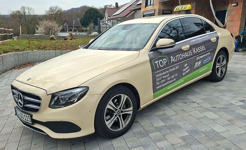 Gebraucht Mercedes E220 194 PS (142 kW) 2020 Gelb Limousine