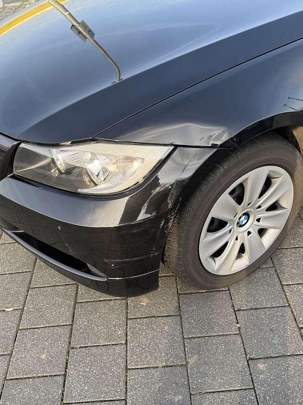 Gebraucht BMW 320 150 PS (110 kW) 2007 Schwarz Limousine