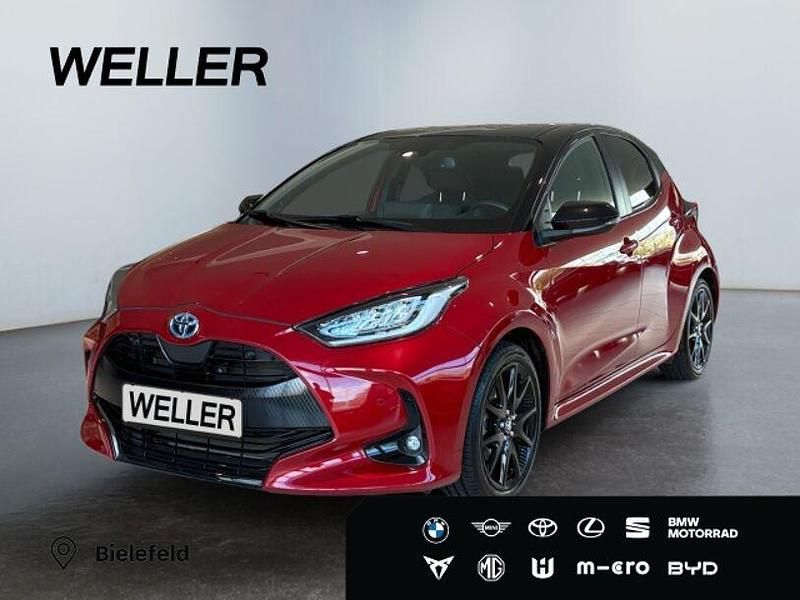 Rot Gebraucht 2022 Toyota Yaris Hybrid Style Kleinwagen | 22.990 € (Etwas zu teuer) - Bild 1/3