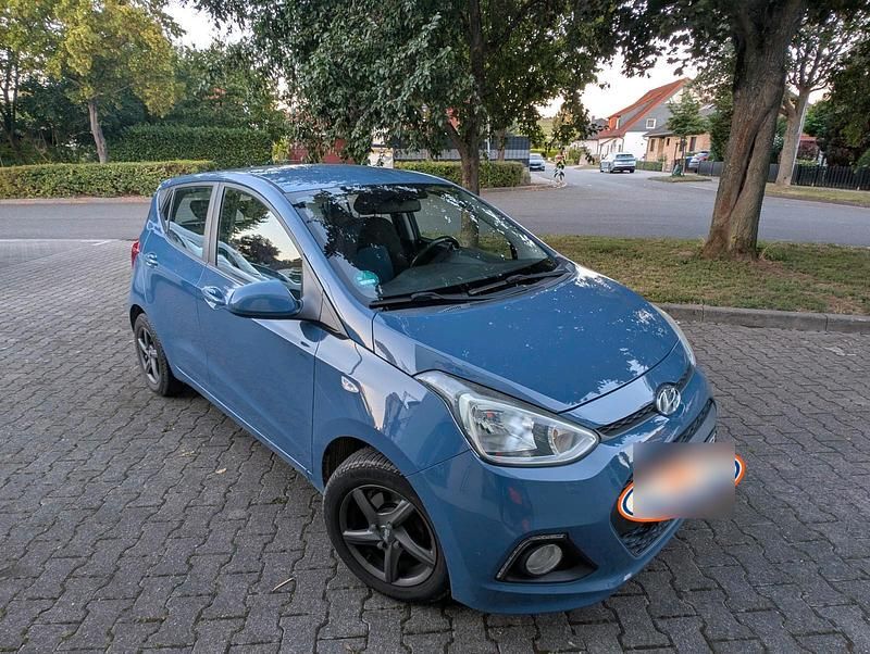 Blau Gebraucht 2016 Hyundai i10 Trend Kleinwagen | 5.980 € (Etwas zu teuer) - Bild 1/4