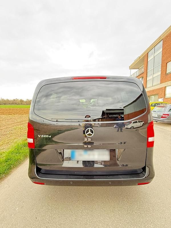 Gebraucht Mercedes V220 163 PS (119 kW) 2018 Schwarz Van / Kleinbus