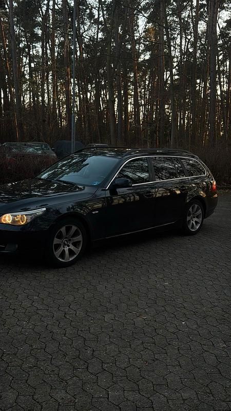 Gebraucht BMW 525 197 PS (144 kW) 2008 Schwarz Kombi