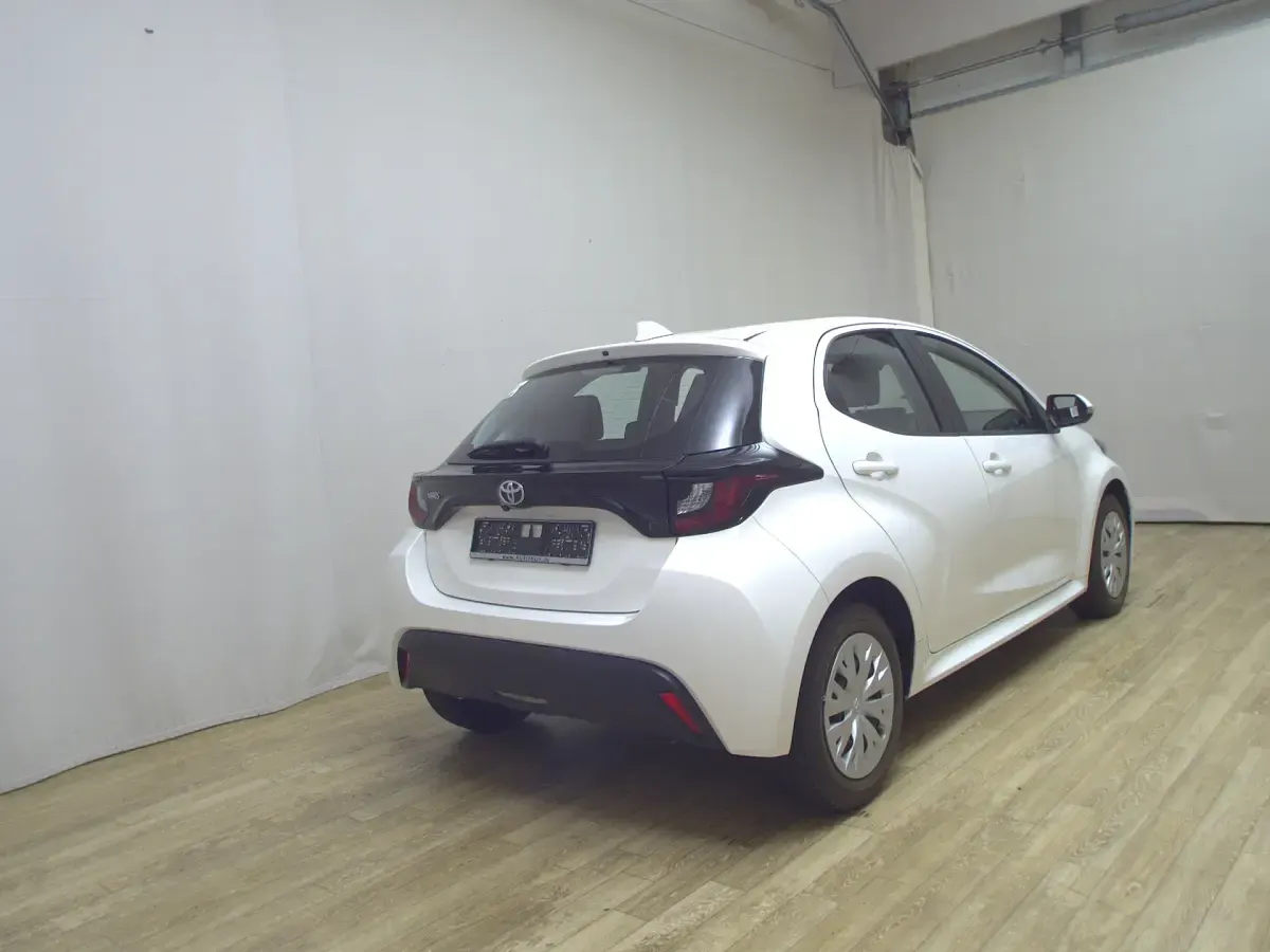 Gebraucht Toyota Yaris 72 PS (52 kW) 2022 Super white Kleinwagen