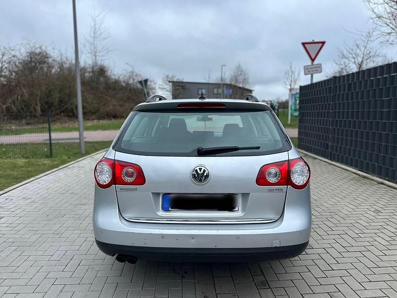 Gebraucht VW Passat 140 PS (102 kW) 2008 Silber Kombi