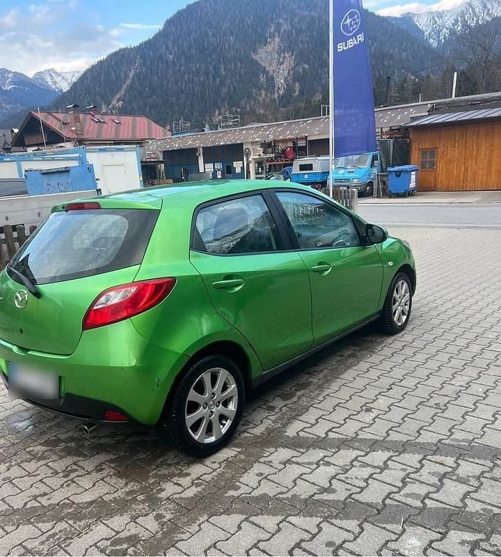 Gebraucht Mazda 2 75 PS (55 kW) 2011 Grün Kleinwagen