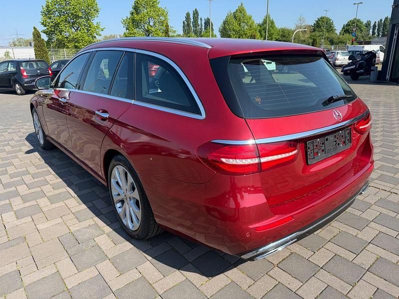 Second-hand Mercedes E220 194 CP (142 kW) 2017 Roșu Berlinǎ