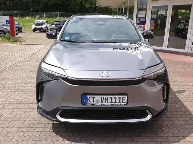 Gebraucht Toyota bZ4X 150 kW (204 PS) 2022 Palladiumsilber metallic(1l5) SUV