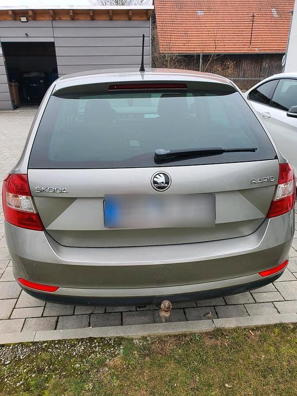 Gebraucht Skoda Rapid 105 PS (77 kW) 2014 Gold Kleinwagen