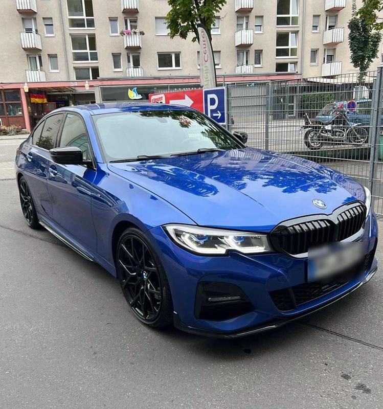 Blau Gebraucht 2019 BMW 330 M Performance Limousine | 37.300 € (Fairer Preis) - Bild 1/4