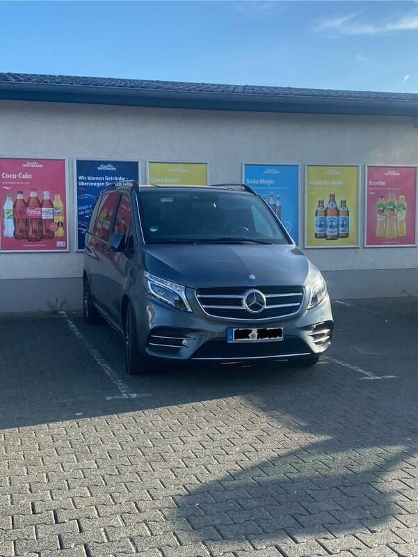 Grau Gebraucht 2016 Mercedes V250 AMG line Van / Kleinbus | 36.000 € (Superpreis) - Bild 1/4