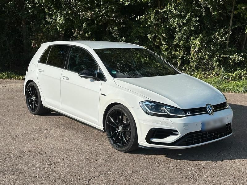 Weiß Gebraucht 2019 VW Golf VII R Limousine | 22.500 € (Fairer Preis) - Bild 1/4