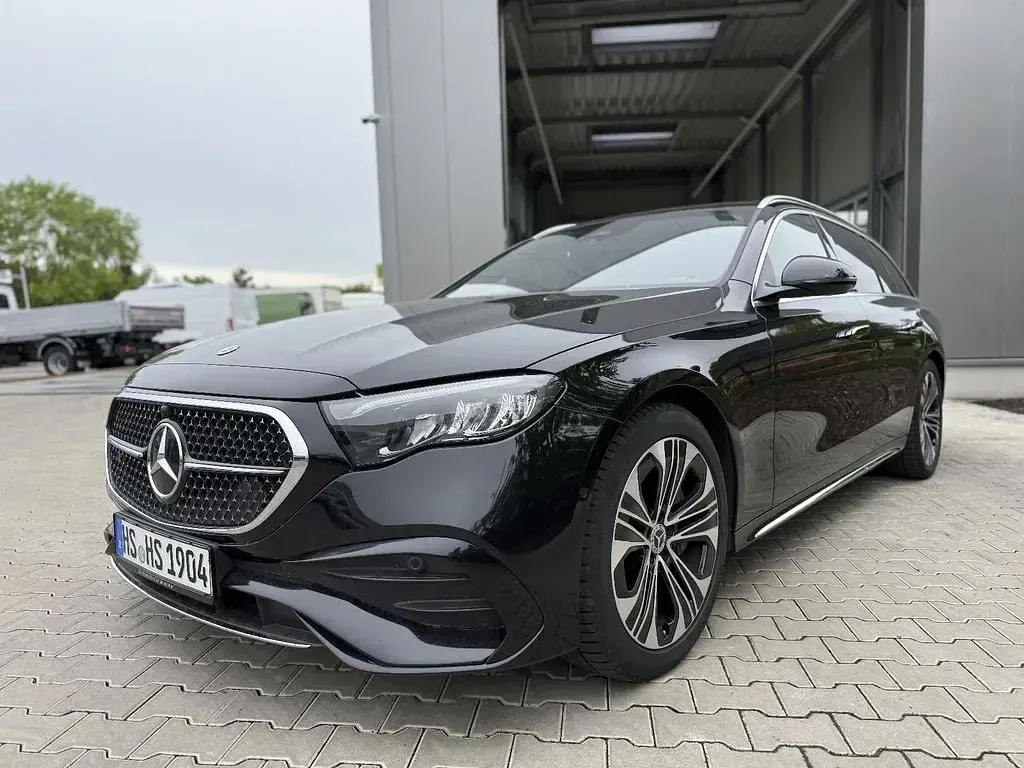Gebraucht Mercedes E300 AMG 313 PS (230 kW) 2024 Schwarz Limousine