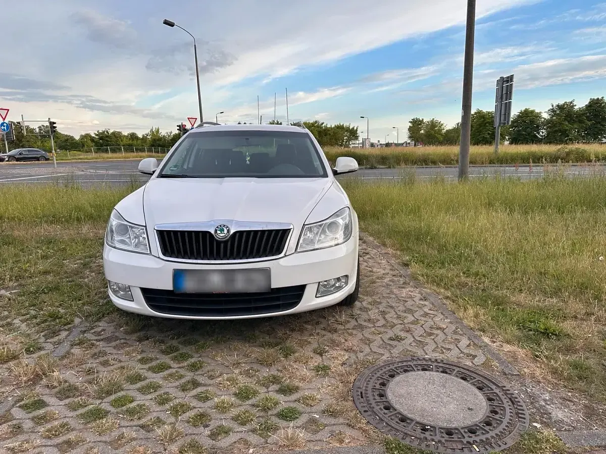 Gebraucht Skoda Octavia 122 PS (89 kW) 2011 Weiß Kombi
