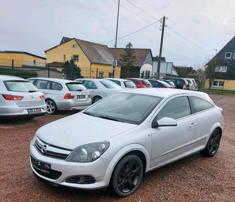 Gebraucht Opel Astra GTC 140 PS (102 kW) 2008 Silber Limousine