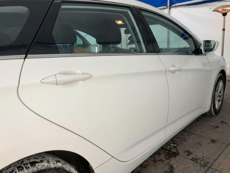 Gebraucht Hyundai i40 Edition 135 PS (99 kW) 2014 Weiß Limousine