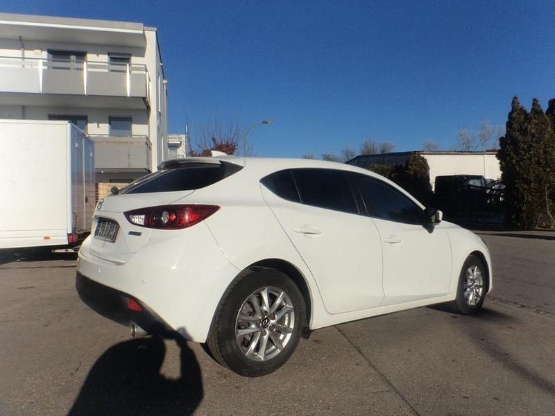 Gebraucht Mazda 3 Center-Line 150 PS (110 kW) 2015 Weiß Limousine