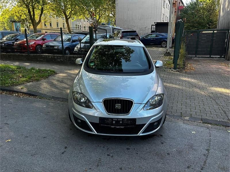 Silber Gebraucht 2010 Seat Altea XL Stylance Van / Kleinbus | 3.350 € (Guter Preis) - Bild 1/4