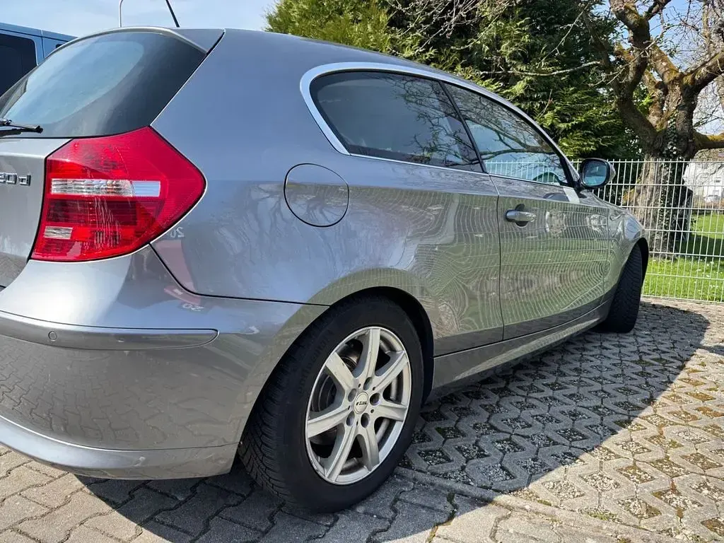 Gebraucht BMW 120 177 PS (130 kW) 2011 Grau Kleinwagen
