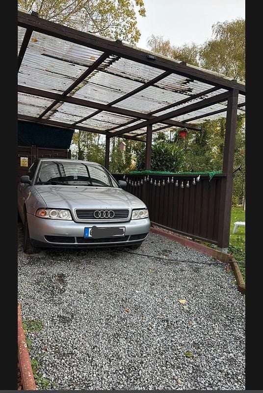 Grau Gebraucht 1998 Audi A4 Limousine | 700 € (Superpreis) - Bild 1/4