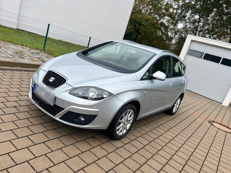 Silber Gebraucht 2012 Seat Altea XL Van / Kleinbus | 2.500 € (Superpreis) - Bild 1/4