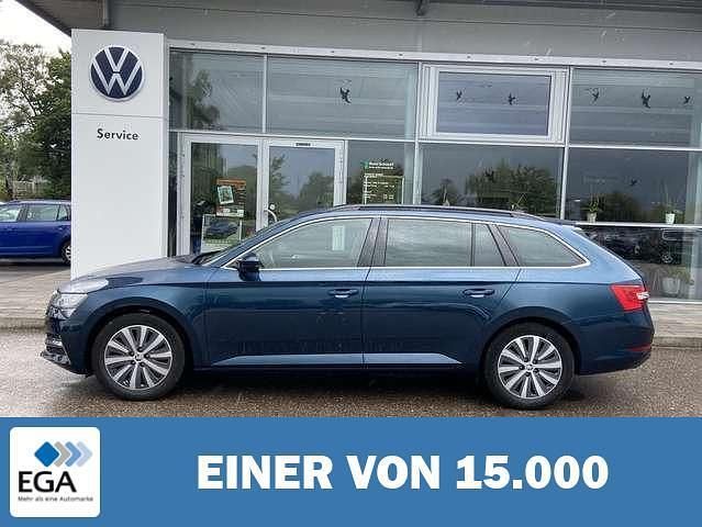Blau metallic Gebraucht 2020 Skoda Superb Kombi | 25.710 € (Fairer Preis) - Bild 1/4