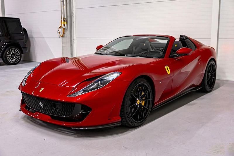 Gebraucht Ferrari 812 799 PS (587 kW) 2021 Rot Cabrio
