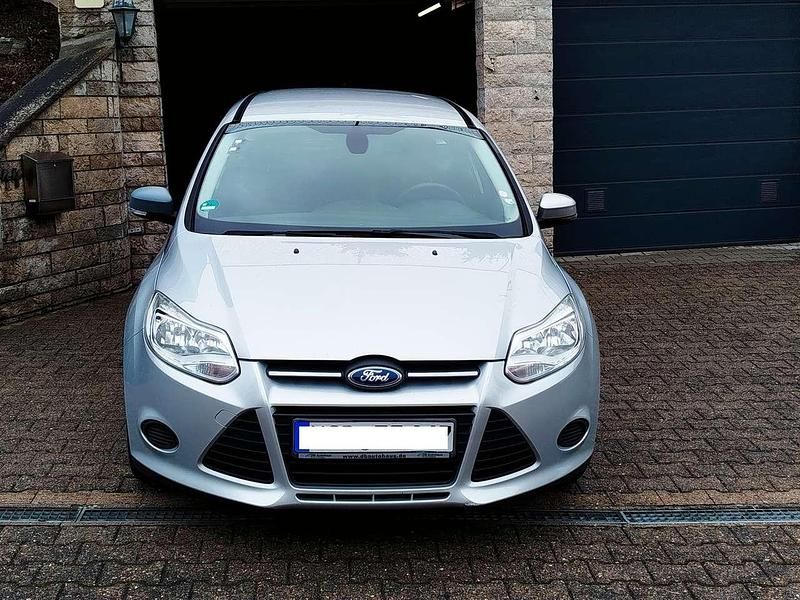 Gebraucht Ford Focus Trend 105 PS (77 kW) 2013 Silber Kombi