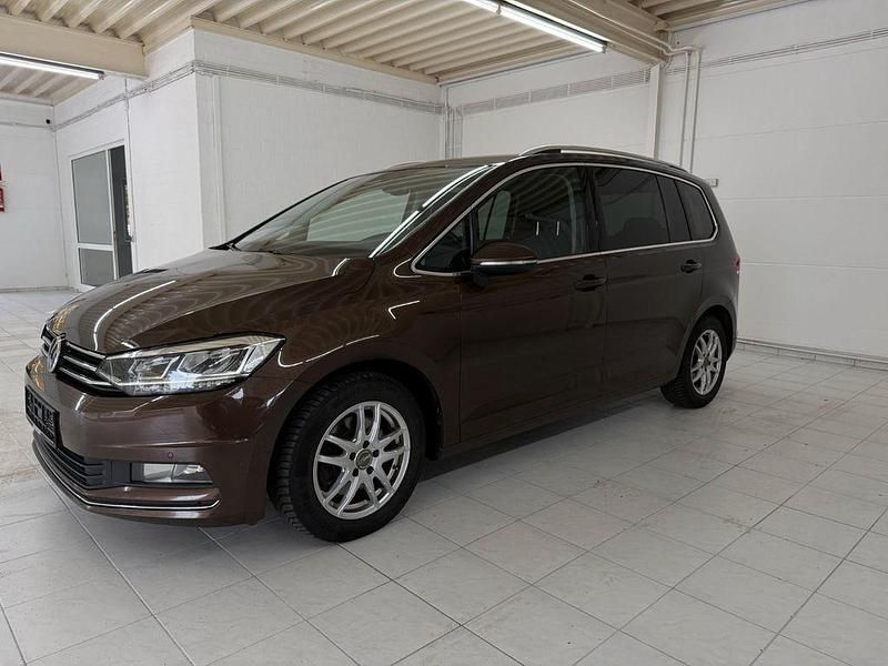 Gebraucht VW Touran Highline 150 PS (110 kW) 2017 Braun Van / Kleinbus