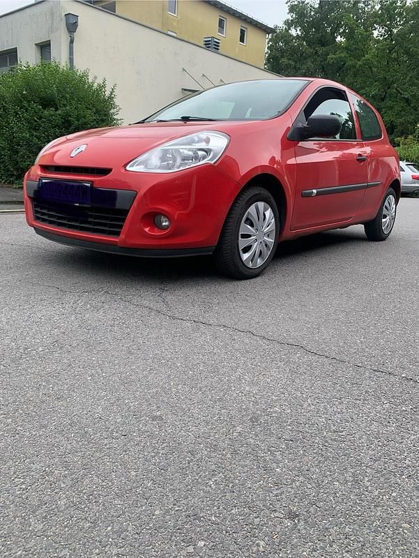 Rot Gebraucht 2009 Renault Clio II Kleinwagen | 500 € (Superpreis) - Bild 1/4