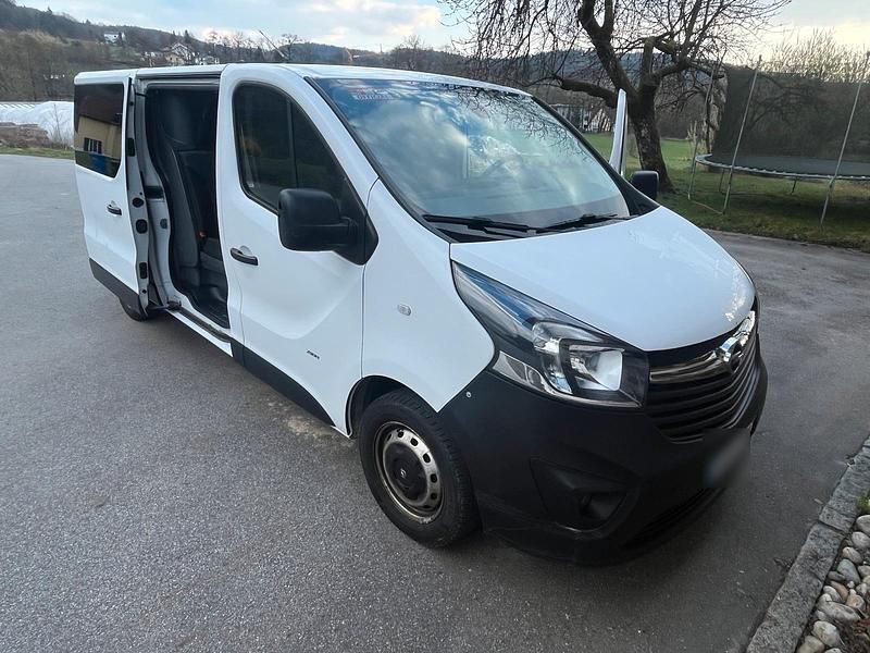 Gebraucht Opel Vivaro 145 PS (106 kW) 2017 Weiß Van / Kleinbus