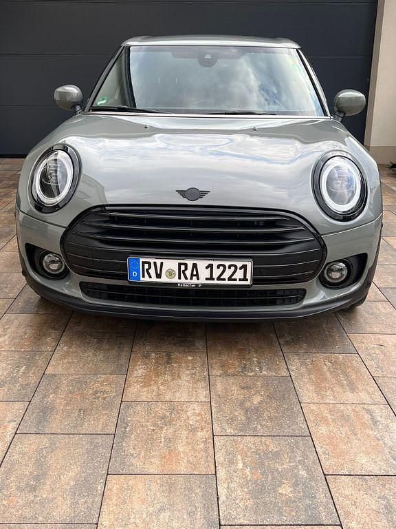 Moonwalk grey Gebraucht 2023 Mini One Clubman Classic Kombi | 25.480 € (Fairer Preis) - Bild 1/4