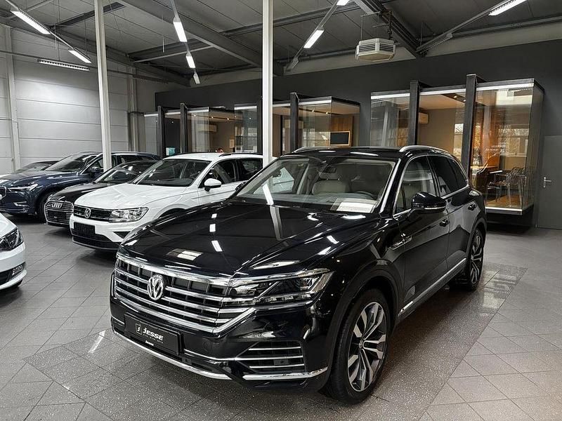 Deep black perleffekt (metallic) Gebraucht 2019 VW Touareg Highline SUV | 40.990 € (Guter Preis) - Bild 1/4