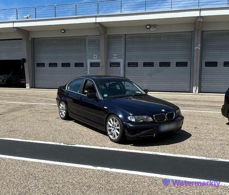 Second-hand BMW 330 Basis 231 CP (169 kW) 2003 Albastru Berlinǎ