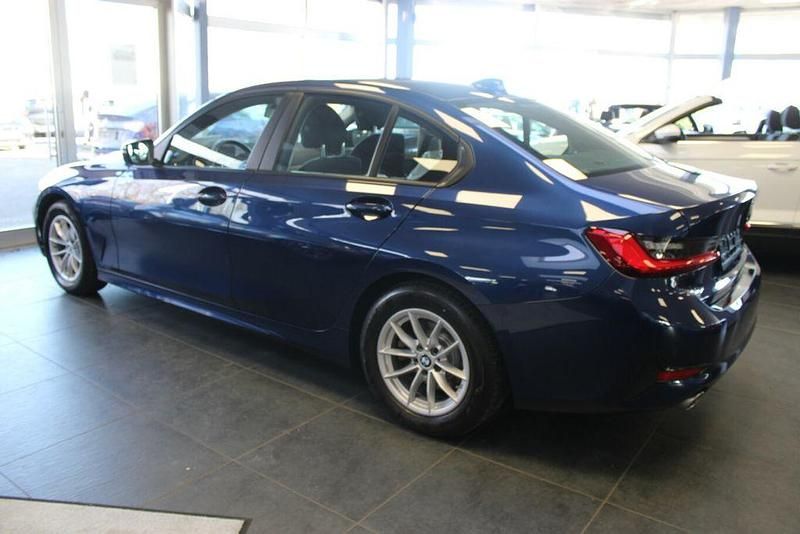 Gebraucht BMW 318 Advantage 150 PS (110 kW) 2019 Blau Limousine