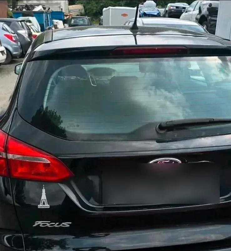 Gebraucht Ford Focus 101 PS (74 kW) 2015 Schwarz Kombi