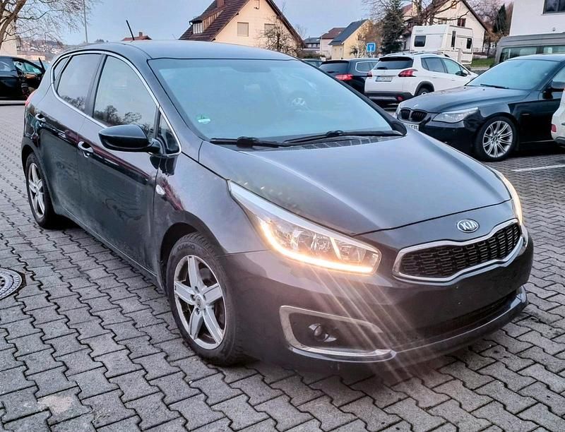 Gebraucht Kia Ceed 101 PS (74 kW) 2016 Schwarz Kleinwagen