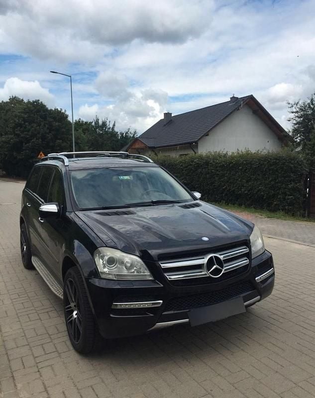 Schwarz Gebraucht 2009 Mercedes GL450 Edition SUV | 9.999 € - Bild 1/4