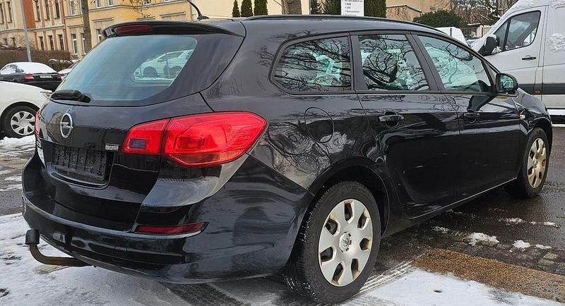 Gebraucht Opel Astra Selection 116 PS (85 kW) 2011 Schwarz Kombi
