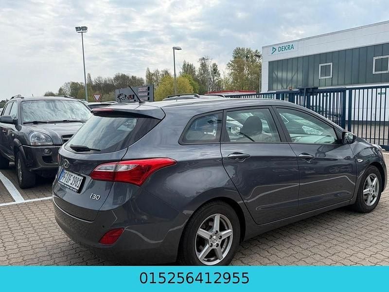 Gebraucht Hyundai i30 110 PS (80 kW) 2015 Grau Limousine